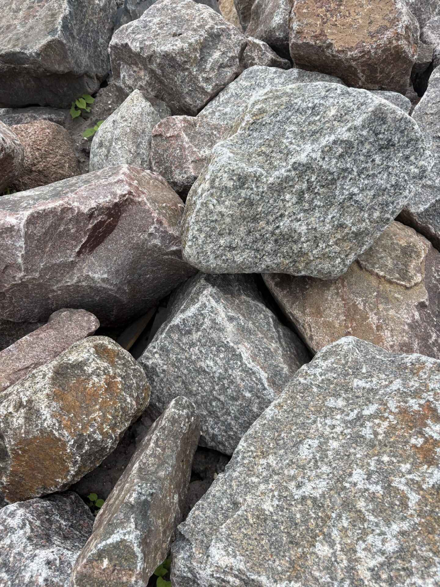 Granite Boulders | Stone & Mulch 4 All Seasons